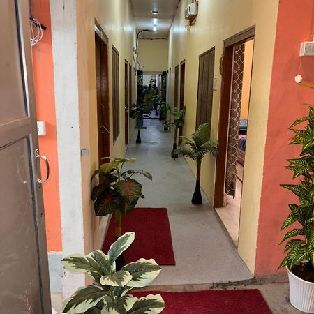 Shakuntala Guest House Ayodhya Экстерьер фото