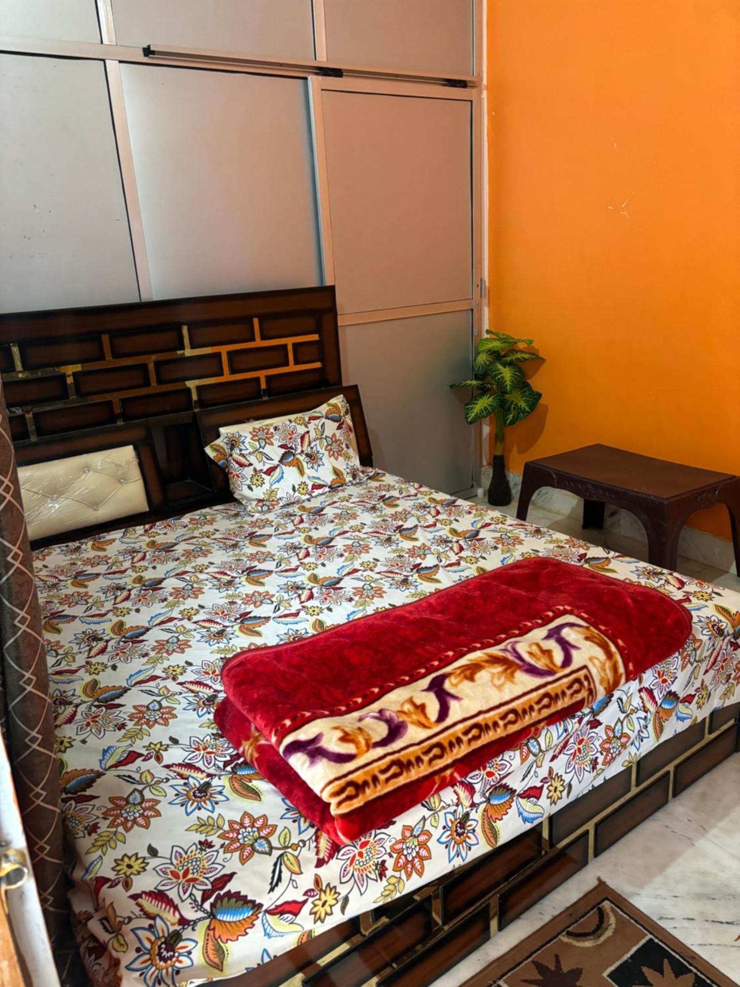 Shakuntala Guest House Ayodhya Экстерьер фото